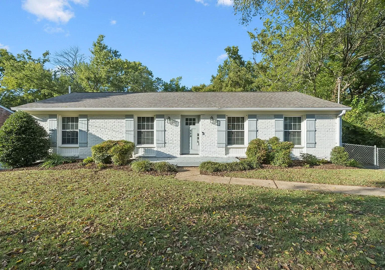 338 Lynn Dr. — Photo 1
