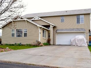 2002 SW 30th St, Redmond, OR 97756