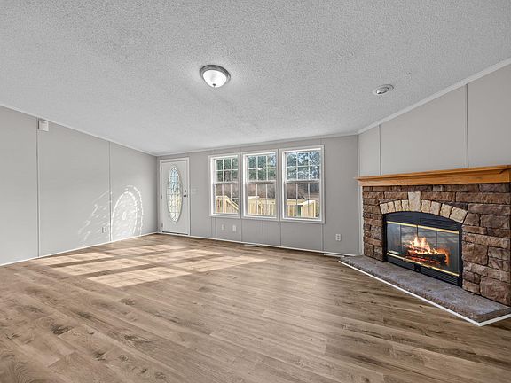 4th image of 15 Dry Pond Ln