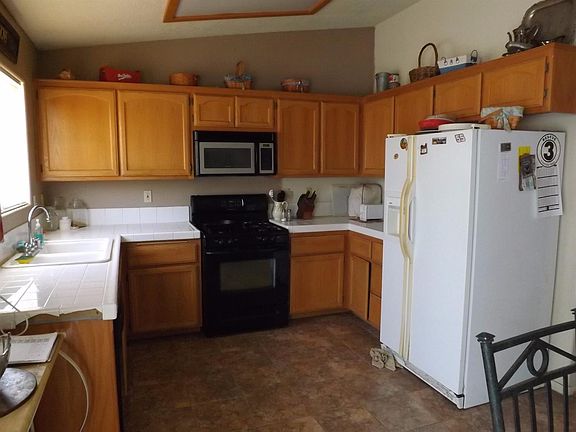 4th image of 18482 Plumas St