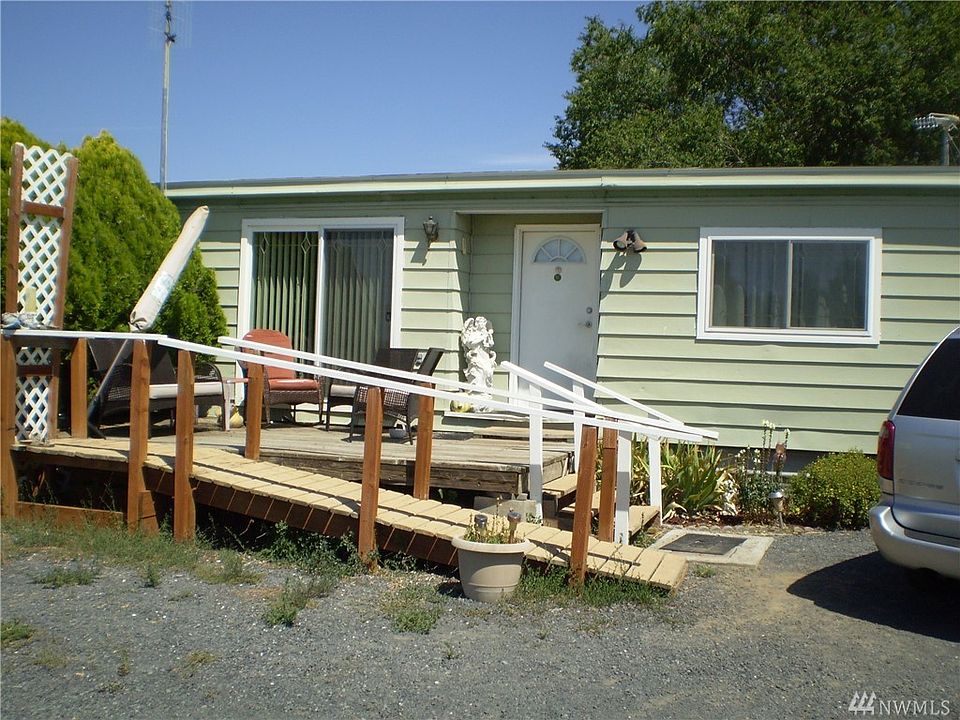 1st image of 3691 NE Lake Vista St Pl