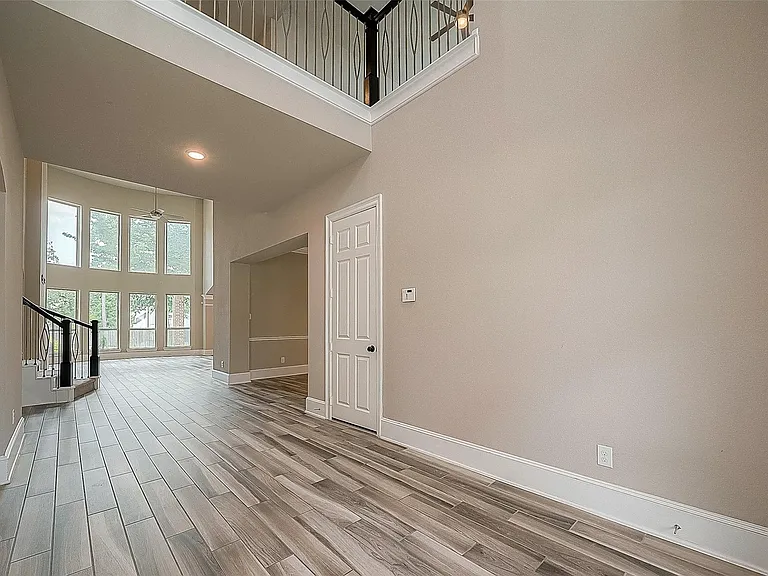 115 N Winter Sunrise Cir — Photo 6