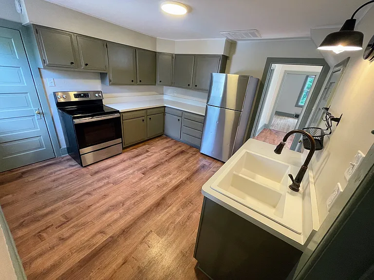 1032 Bluff Ave — Photo 3