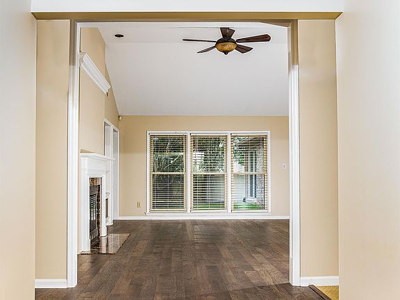 4th image of 4661 Saron Dr