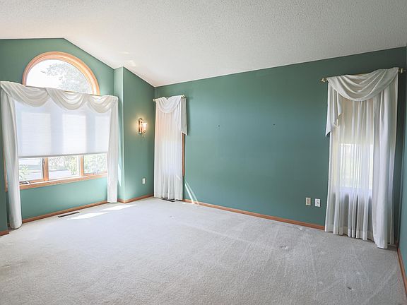 3rd image of 1825 Golf View Dr