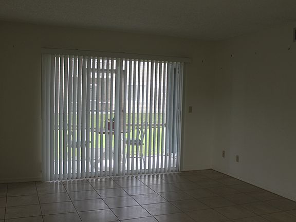 3rd image of 218 SE Village Dr