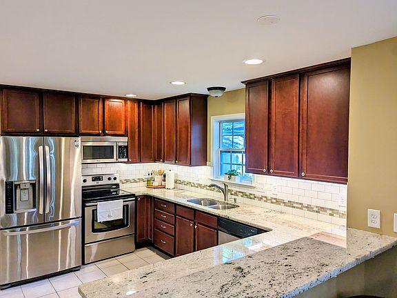 2nd image of 1015 Sibley Ave