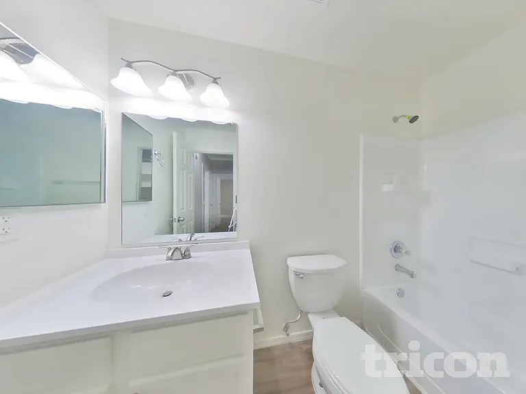2283 E Palm Beach Dr — Photo 2
