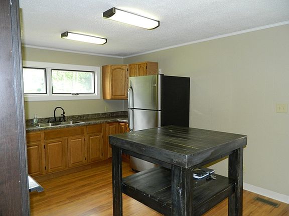 3rd image of 395 Red Bird Ln