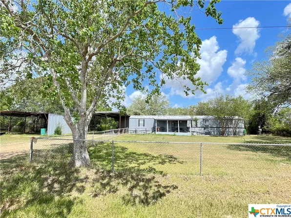 110 Rodeo Rd, Inez, TX 77968