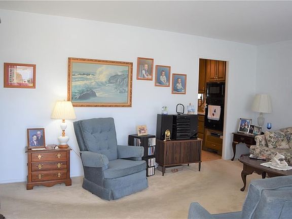 3rd image of 1308 Severs Dr