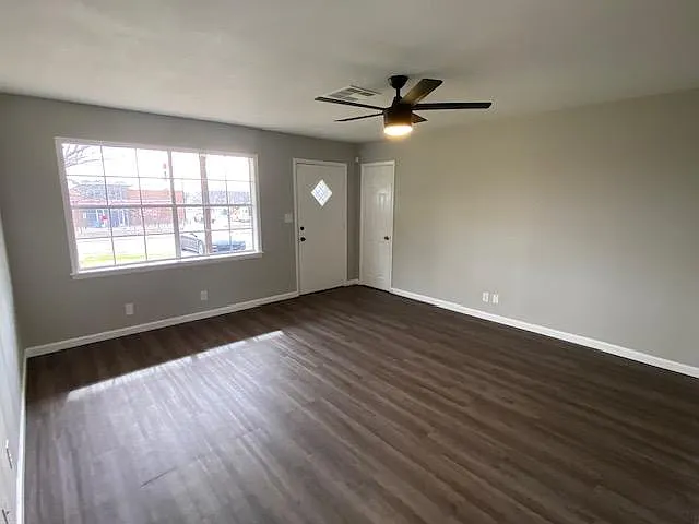 2521 W Cameron St — Photo 4