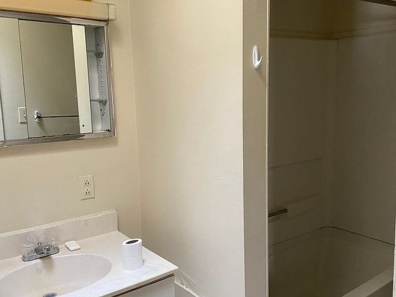 5th image of 5214 Wayne Ave APT E