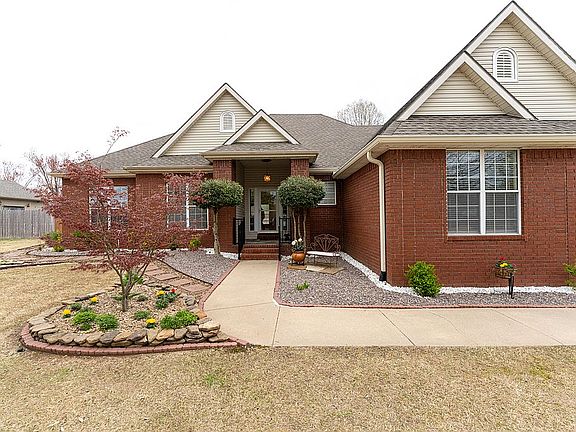 3rd image of 1952 N Barrington Dr