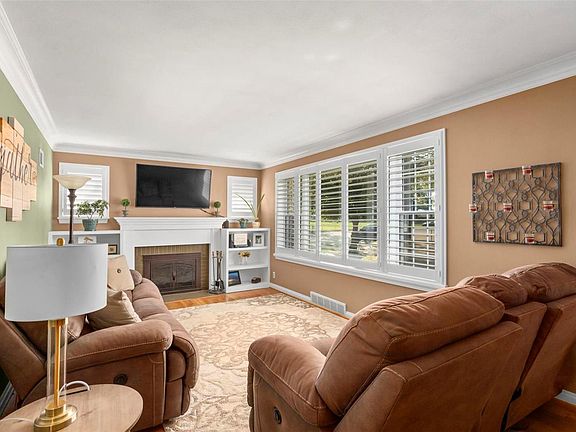 3rd image of 5857 Holly Hills Ave