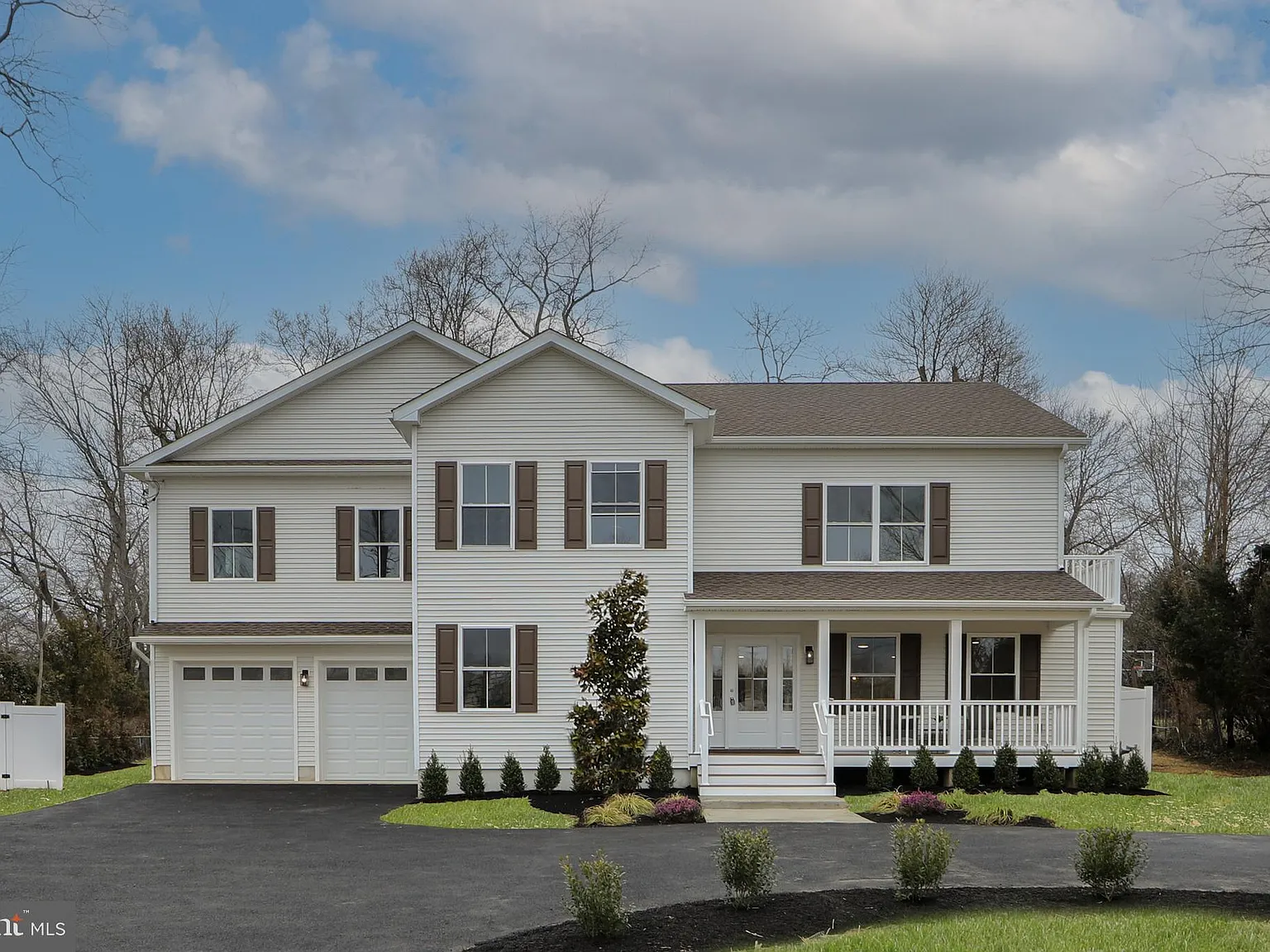 4 bed, 3.5 bath, 4650 sqft, $7,500 — Photo 1
