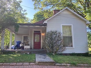 107 N Commerce St, Adams, TN 37010