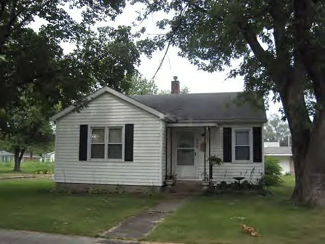 409 Douglas St photo 1