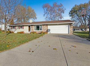 561 Superior Rd, Green Bay, WI 54311