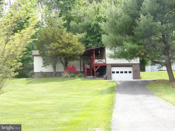 30 S Felty Rd, Pine Grove, PA 17963