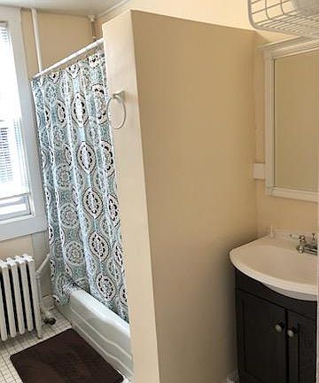 5th image of 1942 N Richmond St #2