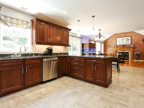 5th image of 51 Wellington Ct