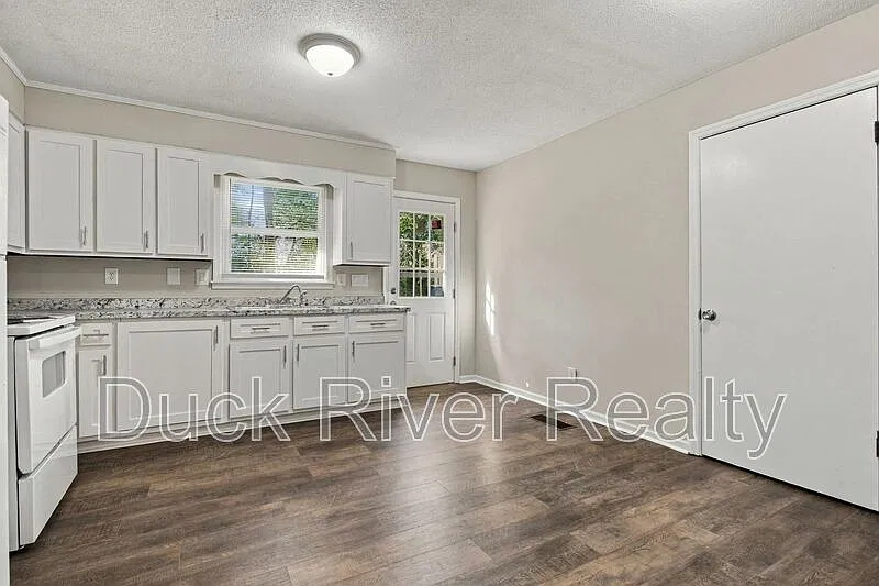2 bed, 1.0 bath, 900 sqft, $1,295 — Photo 4