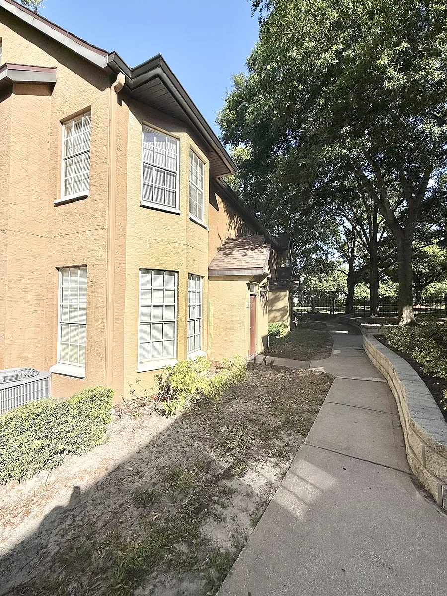 Building Photo - 6328 Raleigh St #815