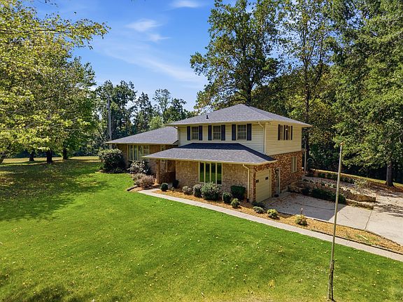5th image of 2730 Heights Circle Rd