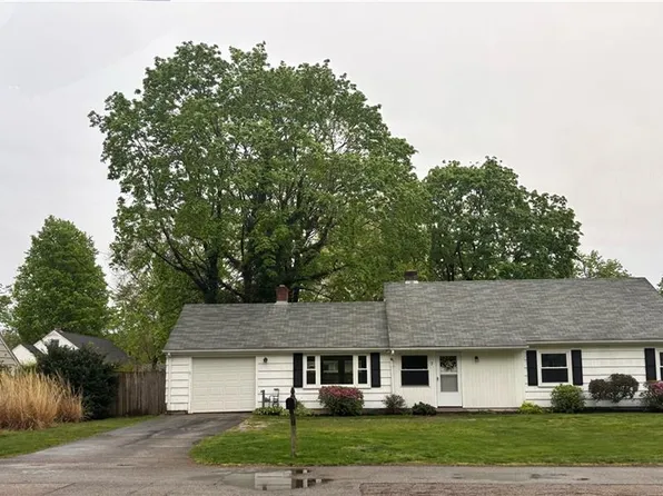 7 Sherbrooke Rd, Barrington, RI 02806