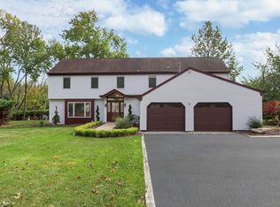 11 Woodland Cir, Manalapan, NJ