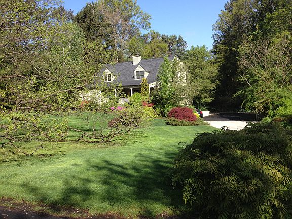 3rd image of 33 Woodland Dr