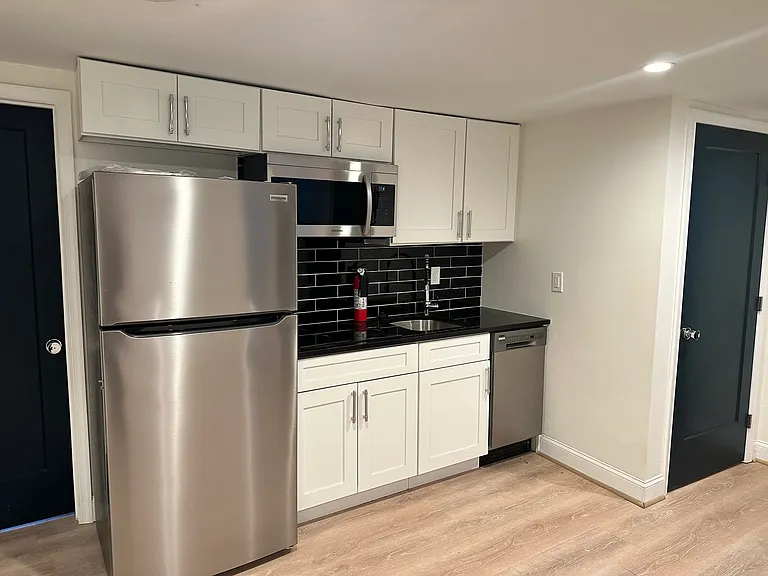 4252 Dix St NE — Photo 10