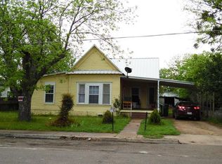 304 E Grand Ave, Comanche, TX 76442
