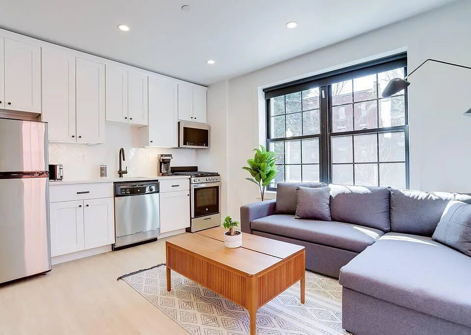 712 G St SE #101