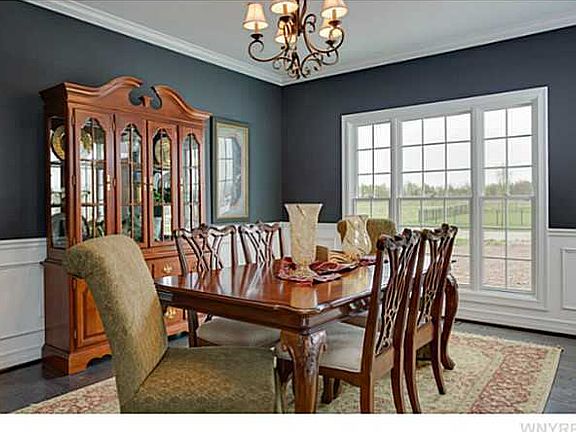 3rd image of 61 Golden Crescent Way