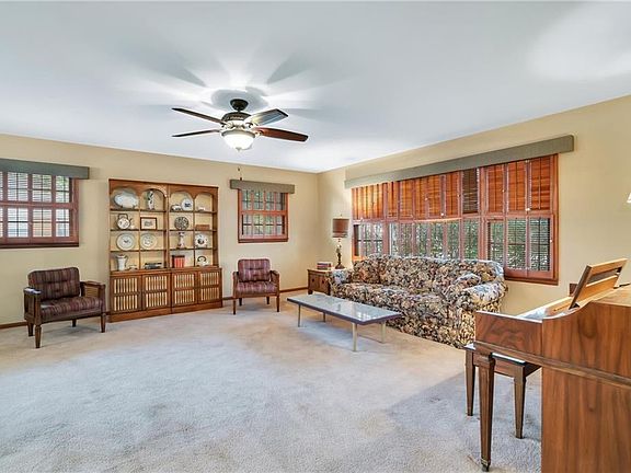 5th image of 2200 N Lee Dr