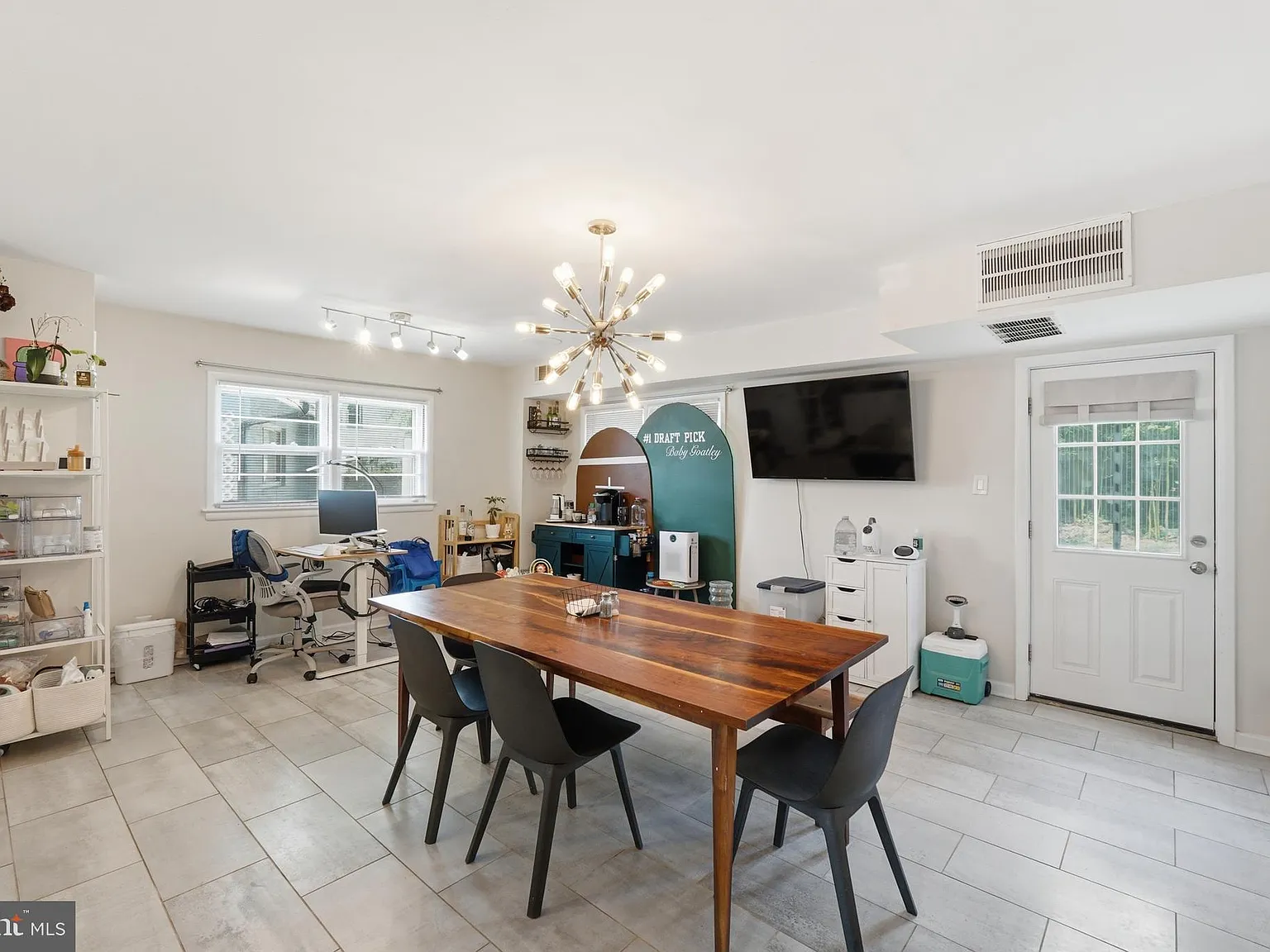 3 bed, 2.5 bath, 1722 sqft, $3,500 — Photo 2