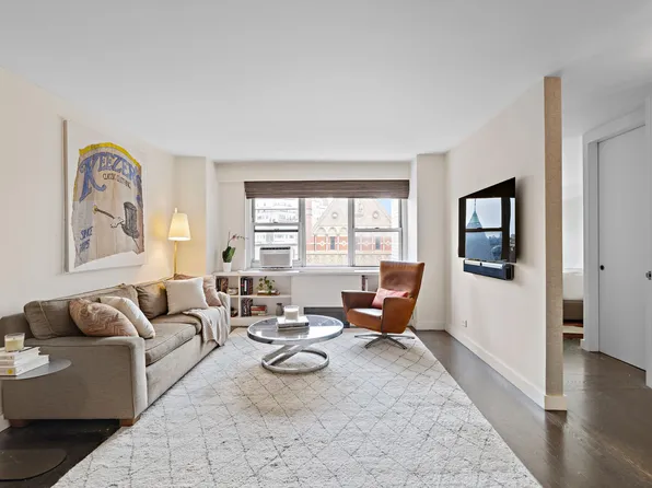 69 West 9th Street image 2 of 14