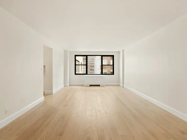 301 East 69th Street image 2 of 9