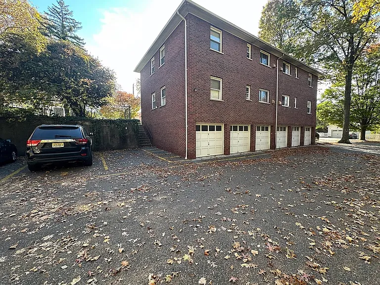 210 Broad Ave #3B — Photo 17