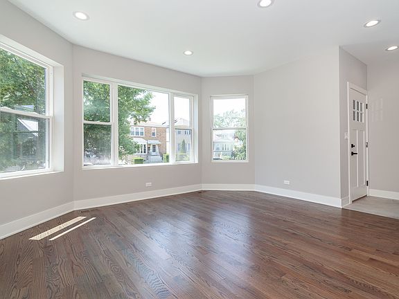 4th image of 2919 N 73rd Ct
