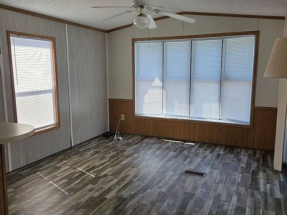 3rd image of 30 Beach Creek Rd