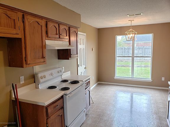 5th image of 107 Country Meadows Dr
