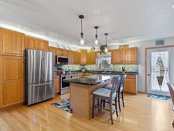 4th image of 202 Schneider St