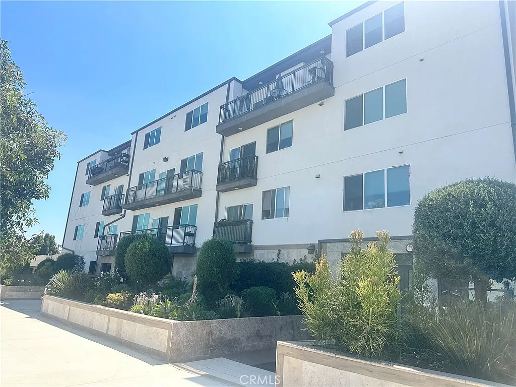 3 bed, 1795 sqft, $3,500 — Photo 2