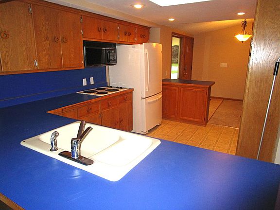 5th image of 1279 Smith Ave S