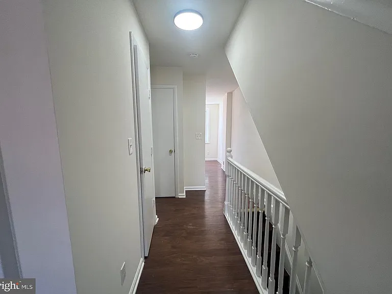 336 Barclay St #B — Photo 6
