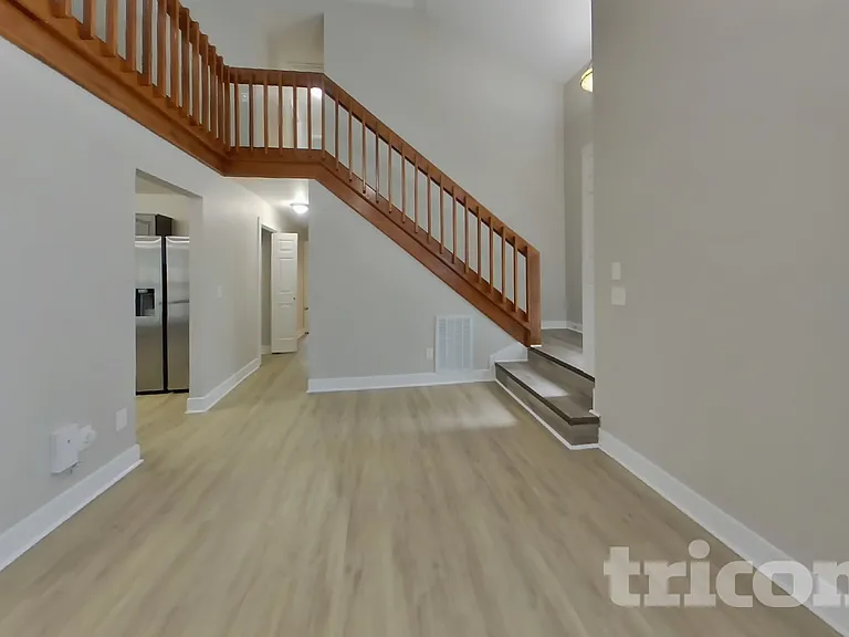 2405 Ravine Dr — Photo 3