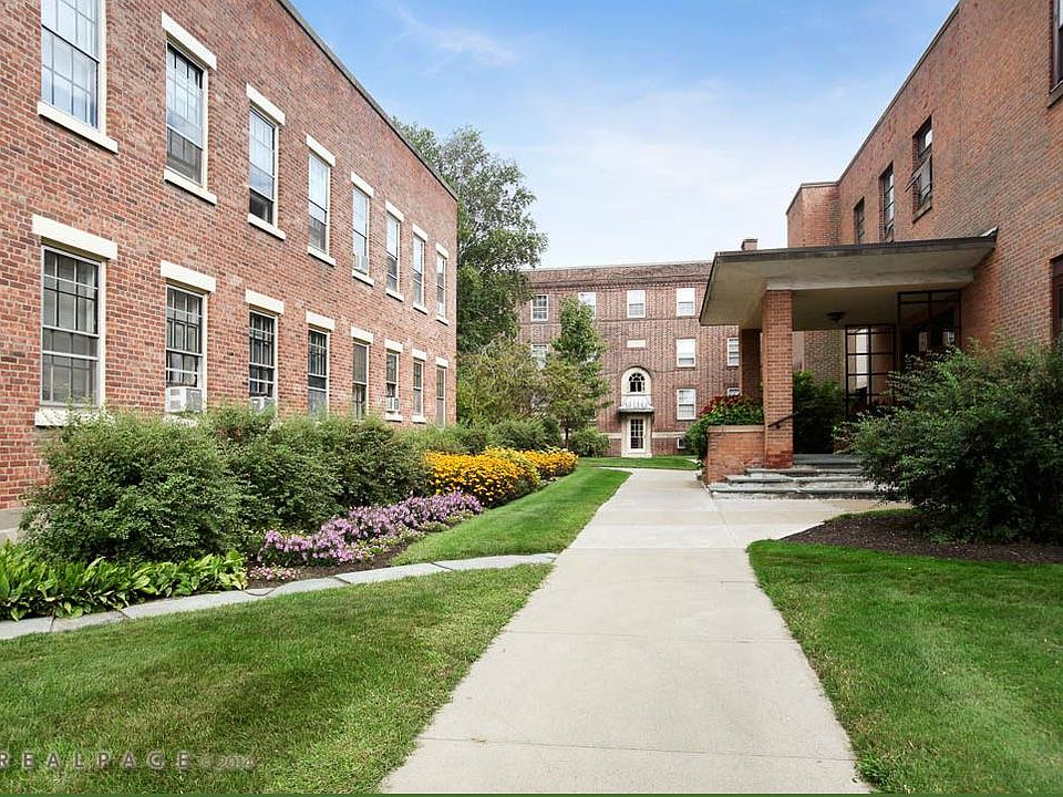 1st image of 98 Circular St APT 3